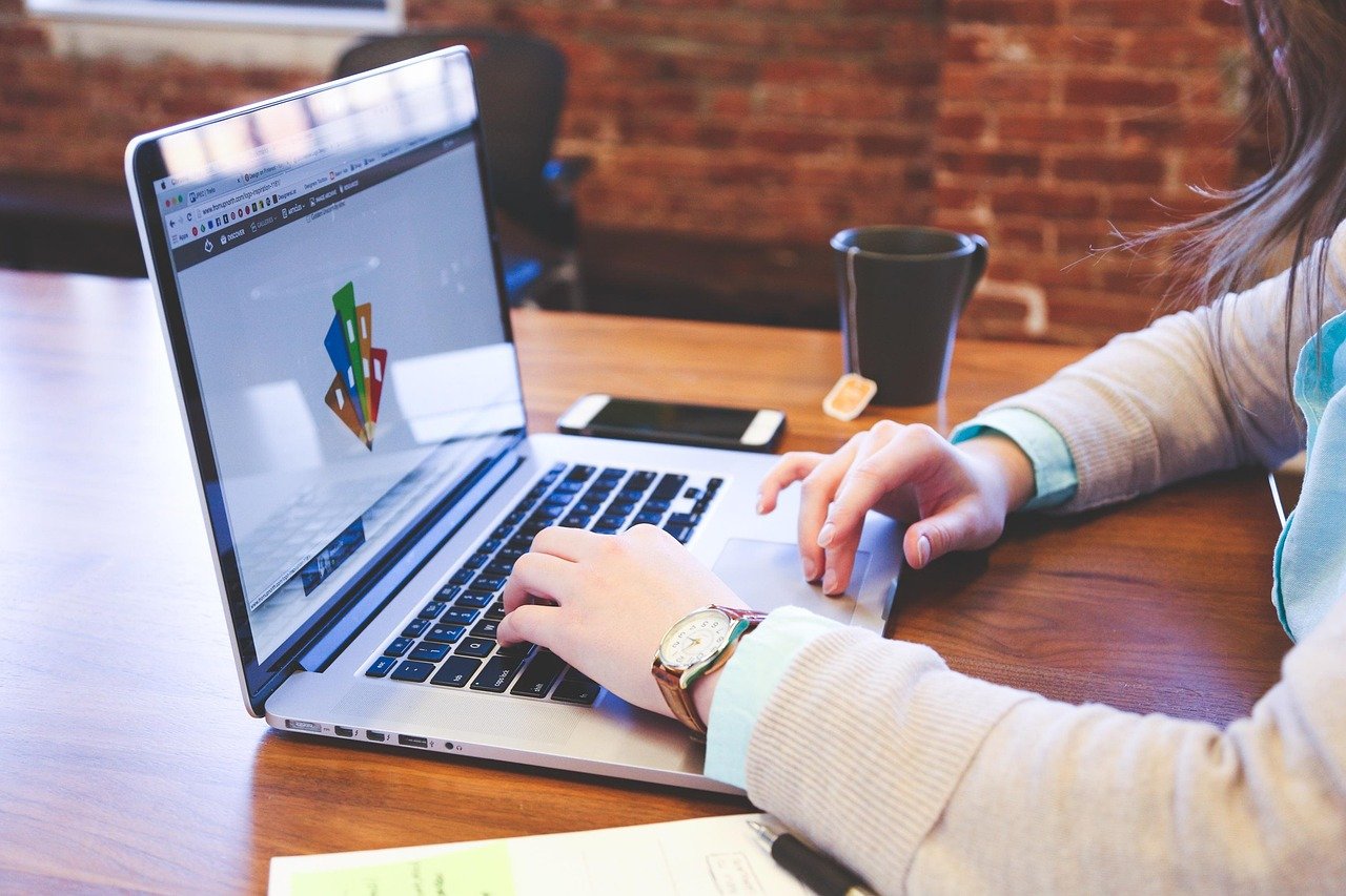Affiliate Marketing for Tech Bloggers: How to Earn Commission