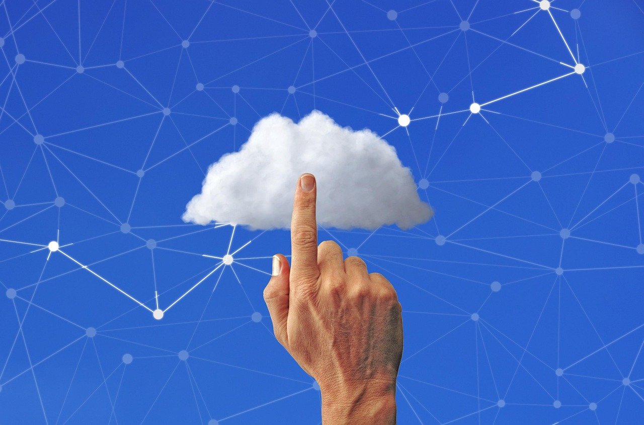 Edge Computing vs Cloud Computing: Key Differences and Use Cases